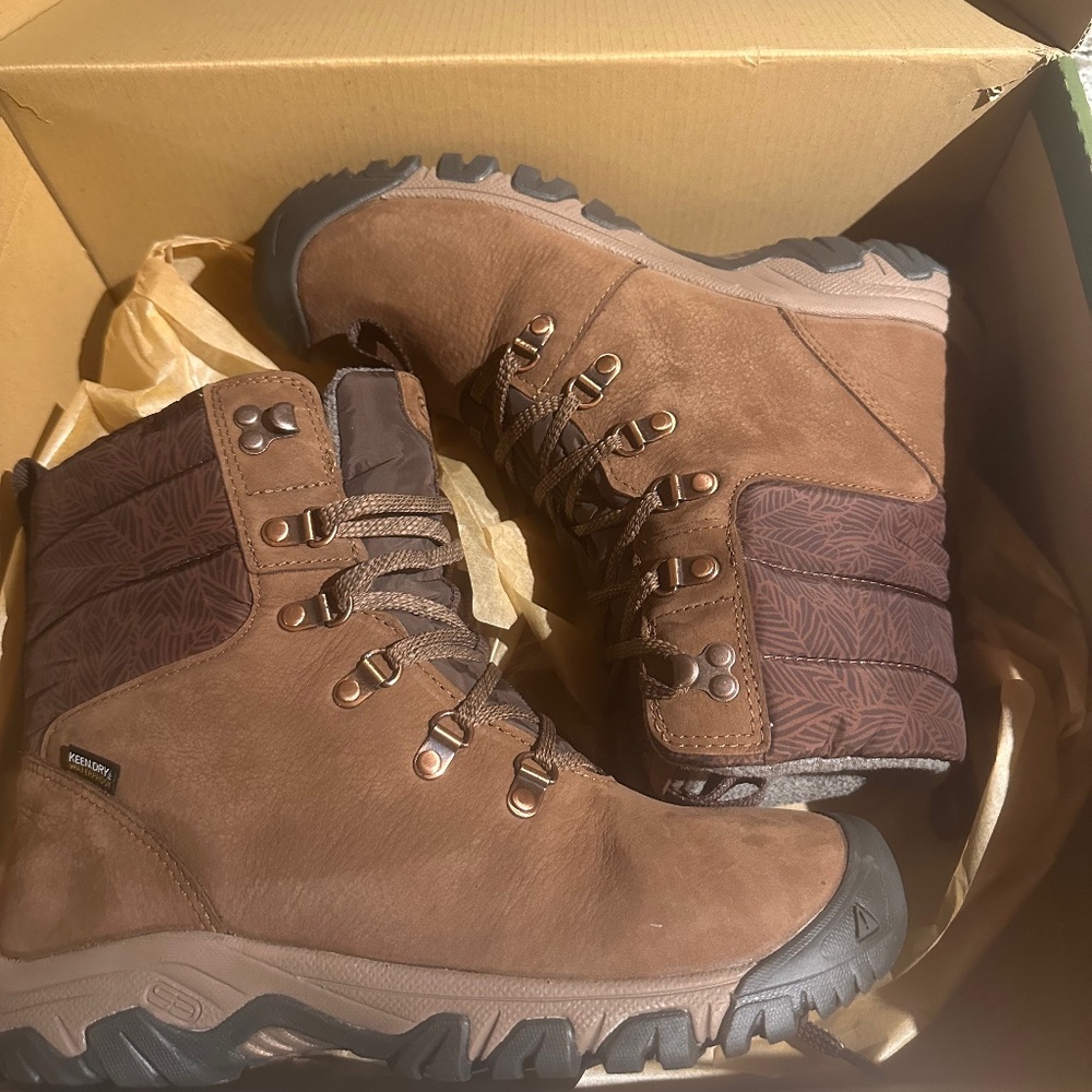 NWOT Keen Greta Waterproof winter boots. Size 9